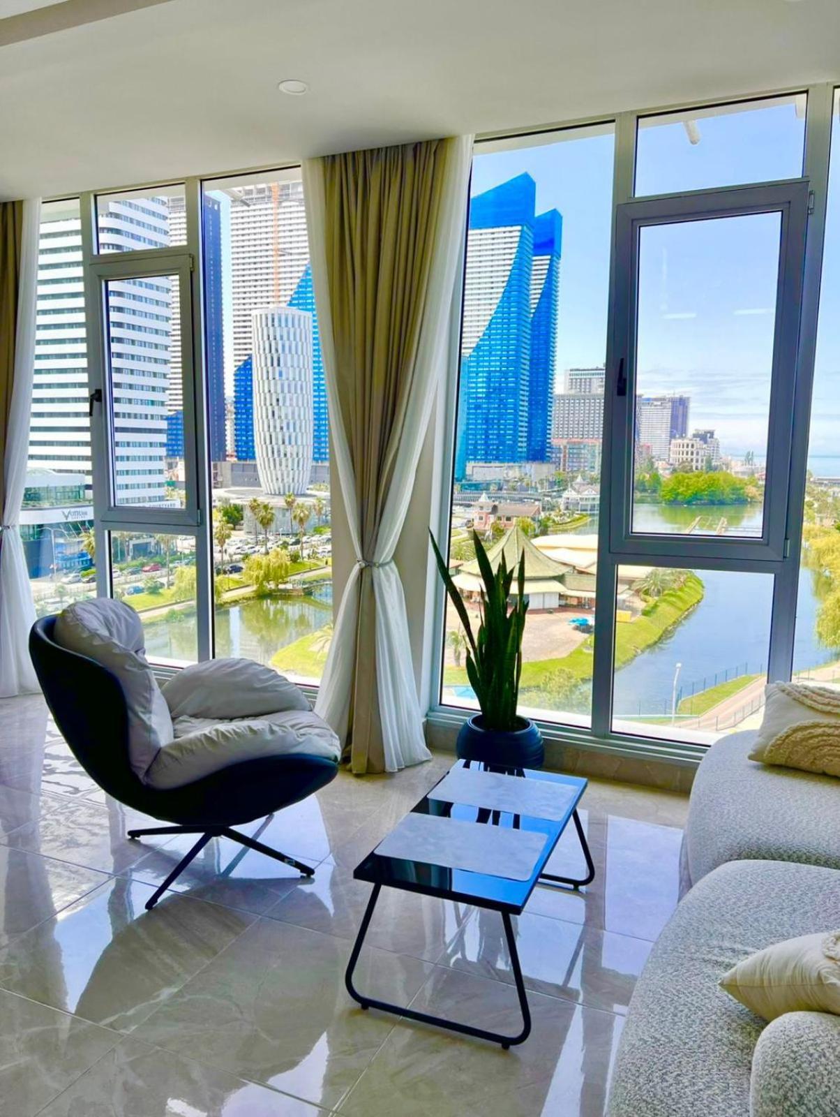 Apartment Magnolia Rustaveli 62 Batoemi Buitenkant foto