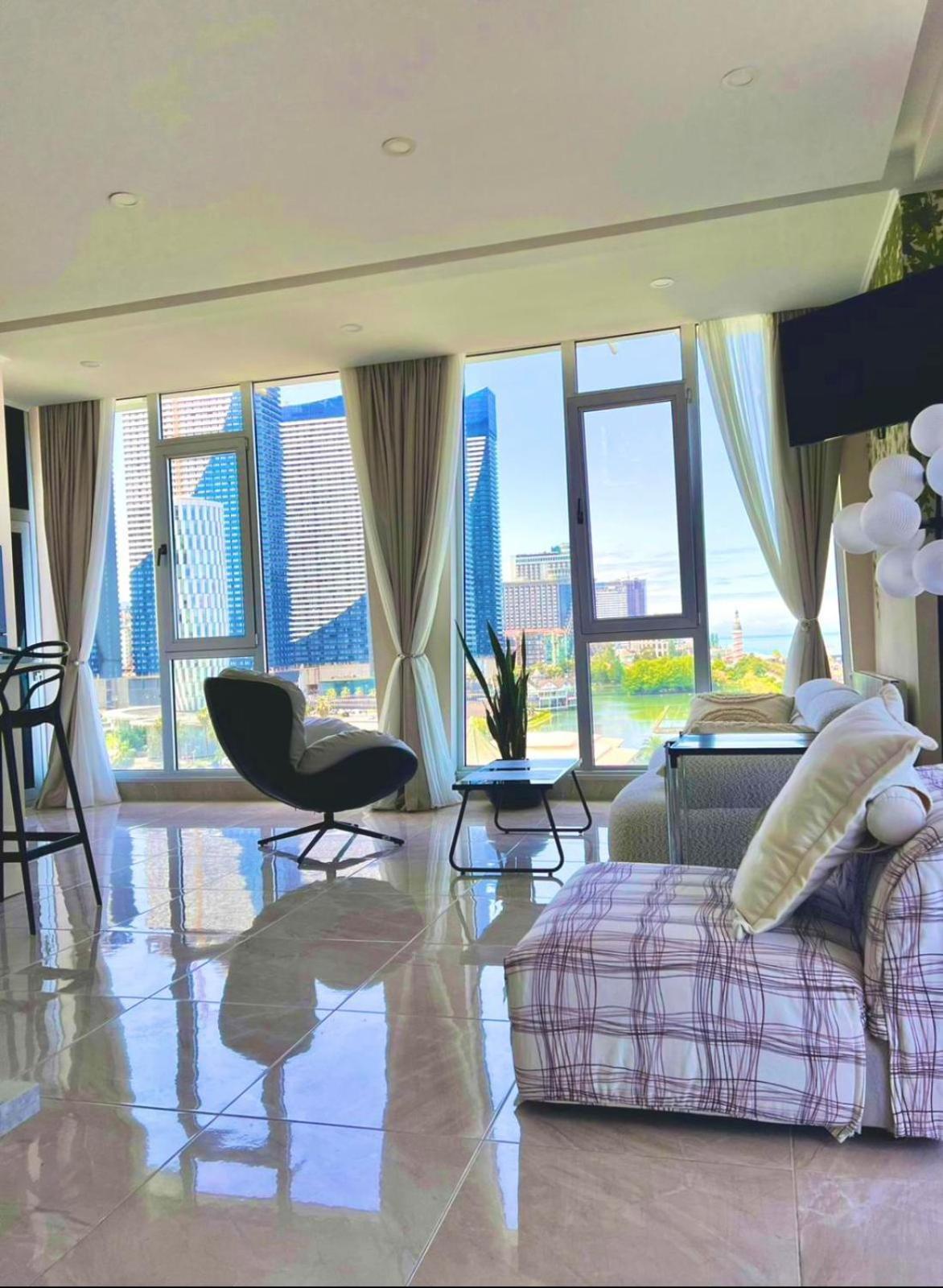 Apartment Magnolia Rustaveli 62 Batoemi Buitenkant foto