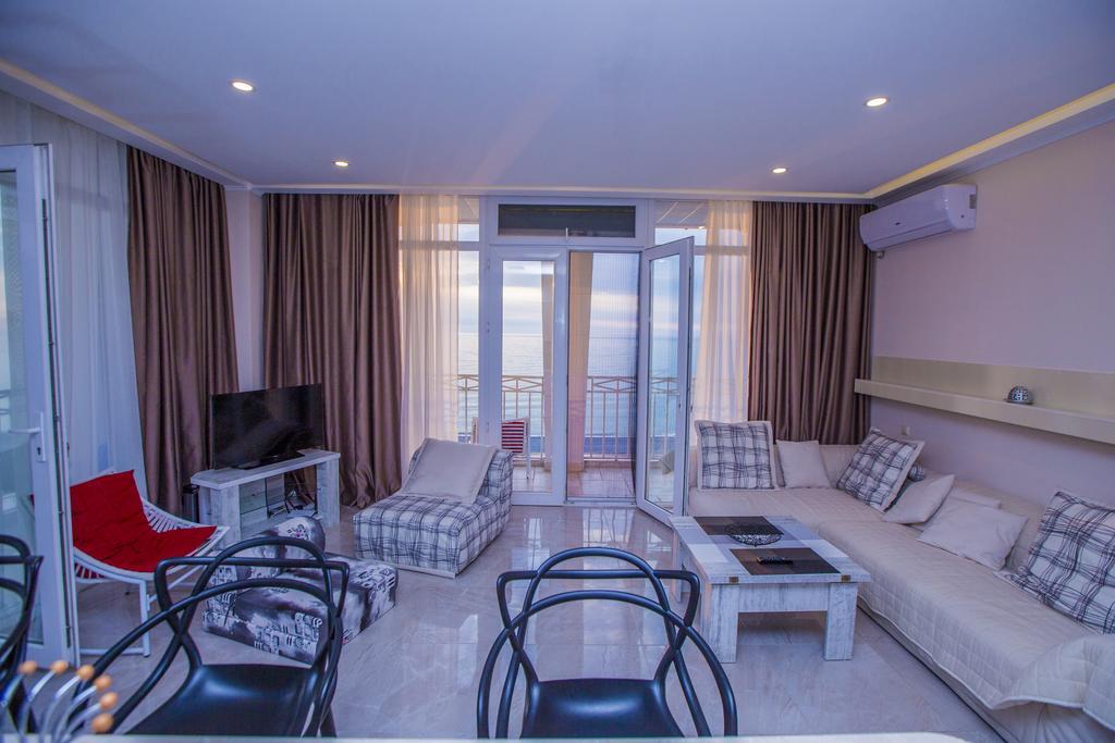 Apartment Magnolia Rustaveli 62 Batoemi Buitenkant foto